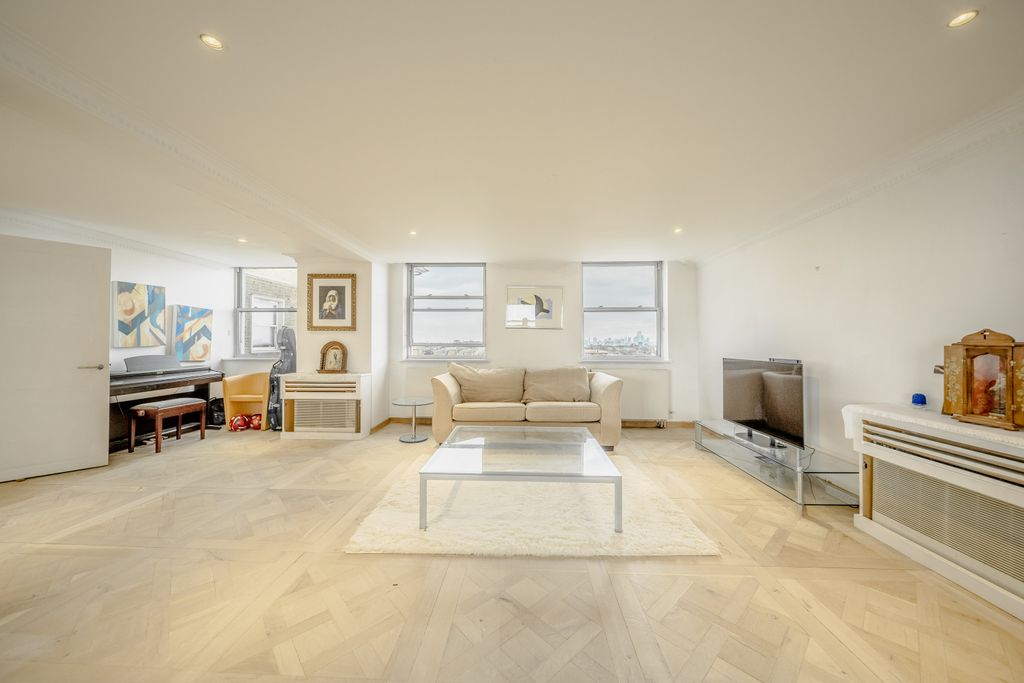 Property photo 3 of 32 5 Bedroom Duplex Apartment In St John's Wood Park