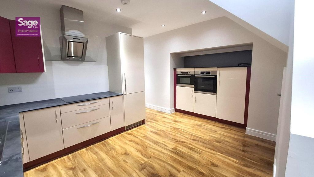 Property photo 3 of 24