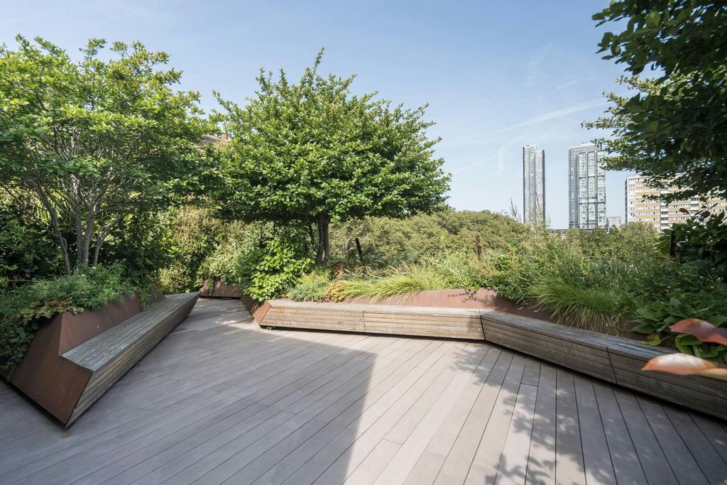 Property photo 3 of 19 4th Floor Terrace