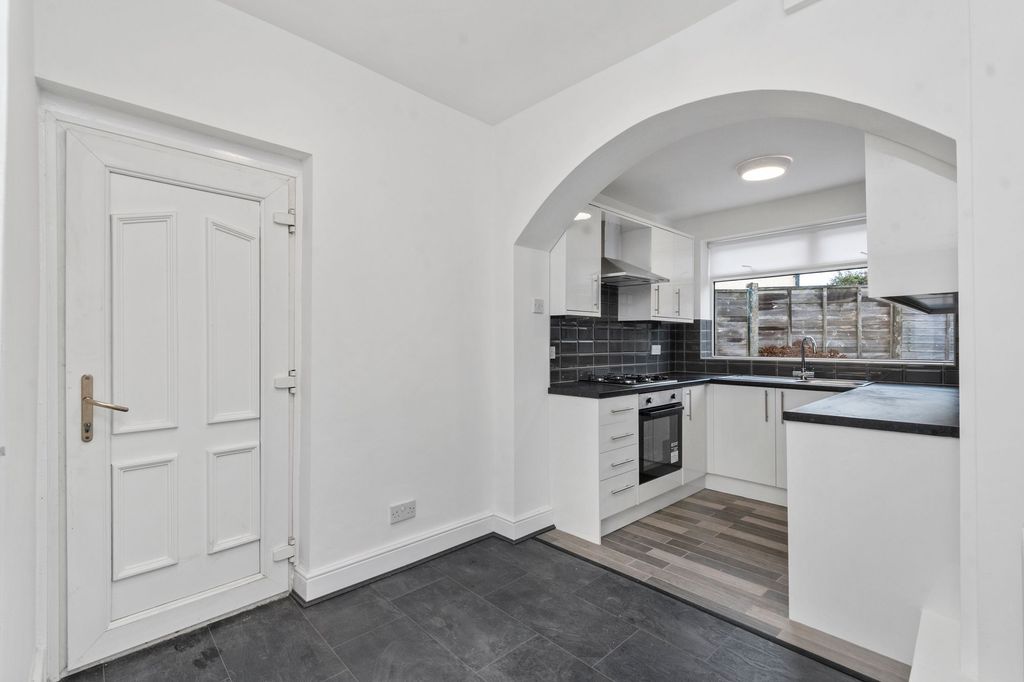 Property photo 3 of 25