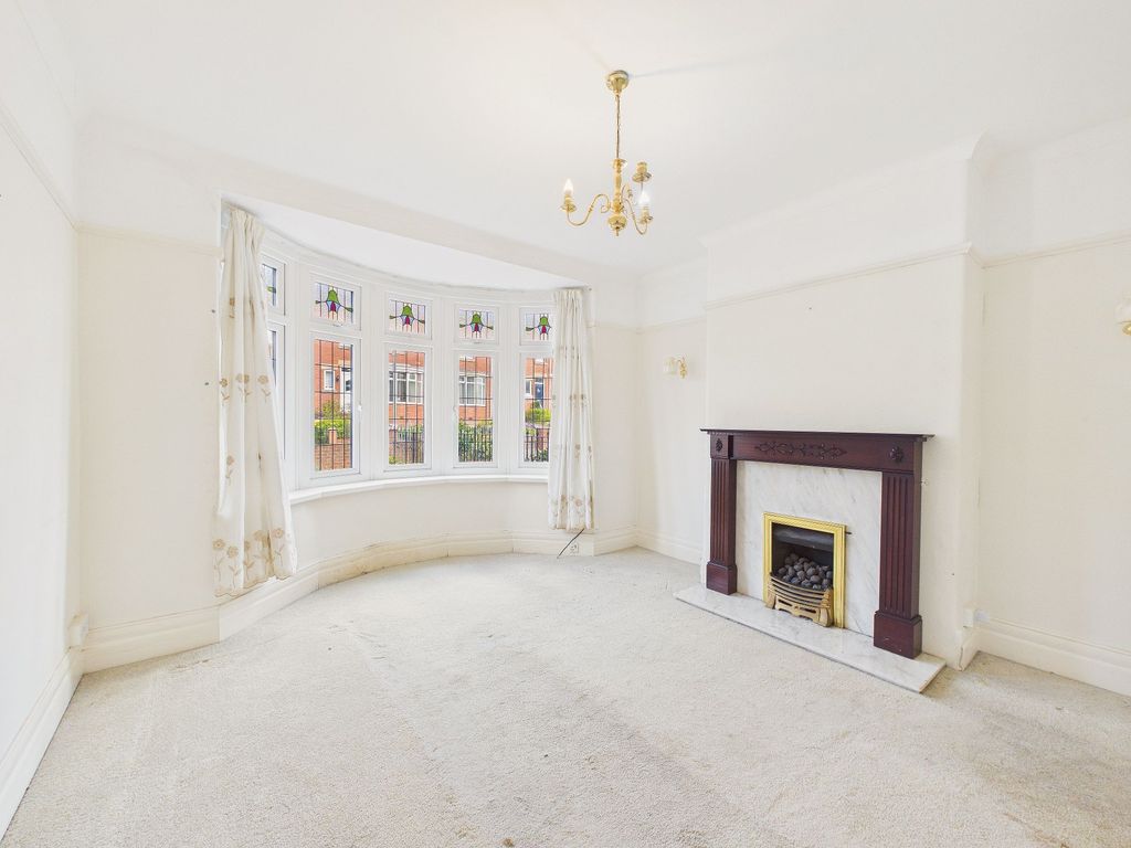 Property photo 2 of 14 Lounge