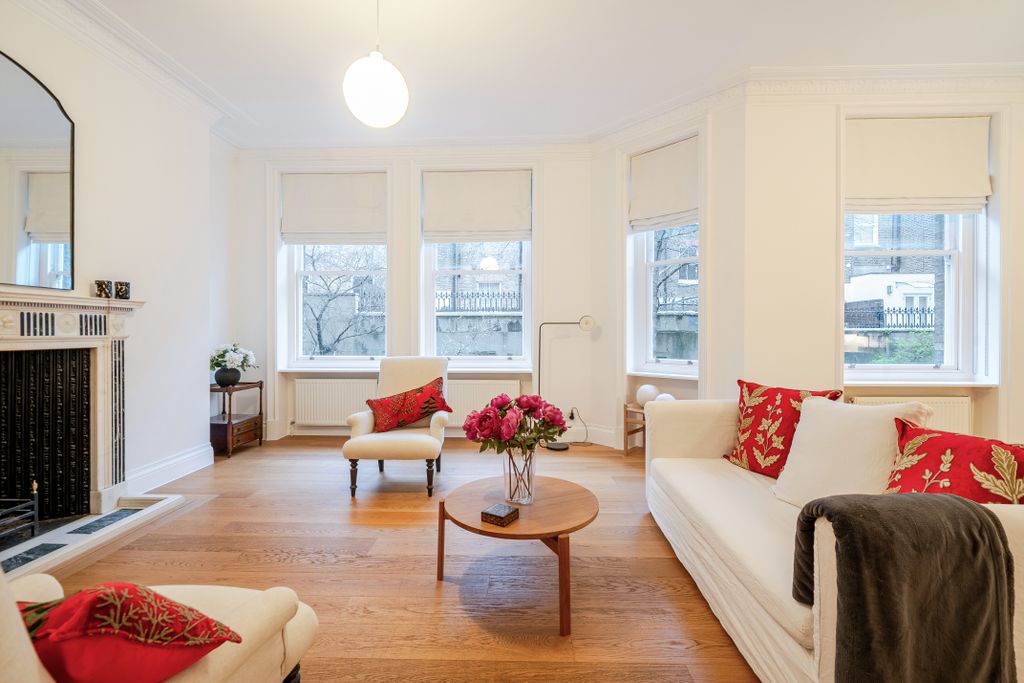 Property photo 3 of 23 Reception