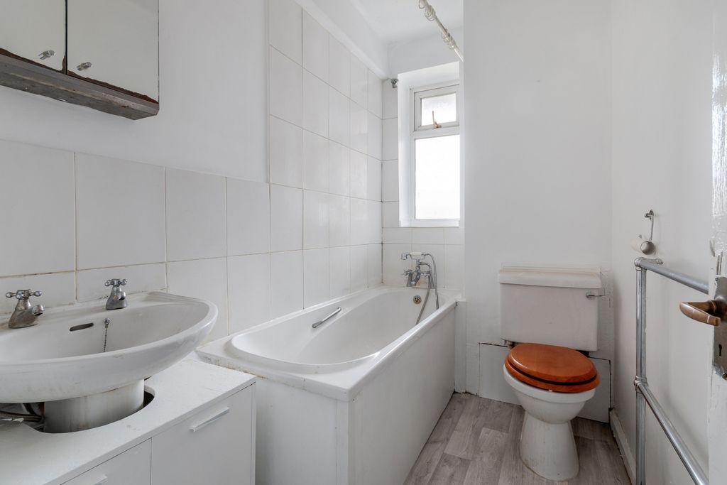 Property photo 3 of 8 Photo 8