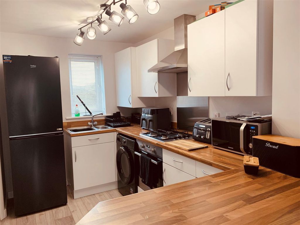 Property photo 2 of 8 Kitchen.Jpg