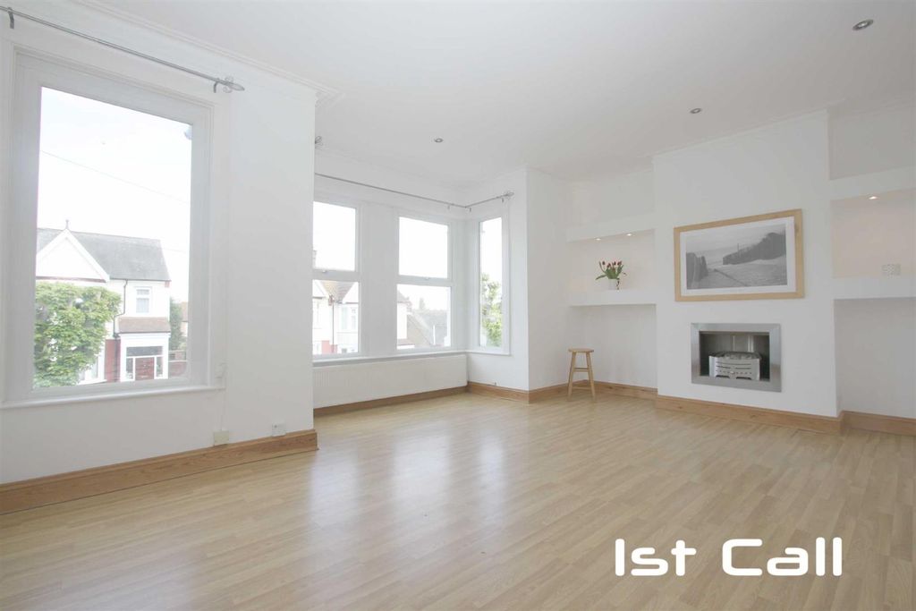 Property photo 2 of 5 Lounge