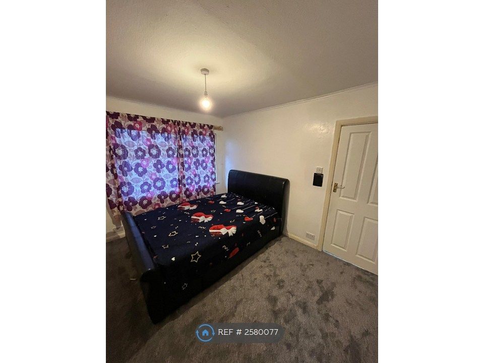 Property photo 3 of 8 Upstairs Room