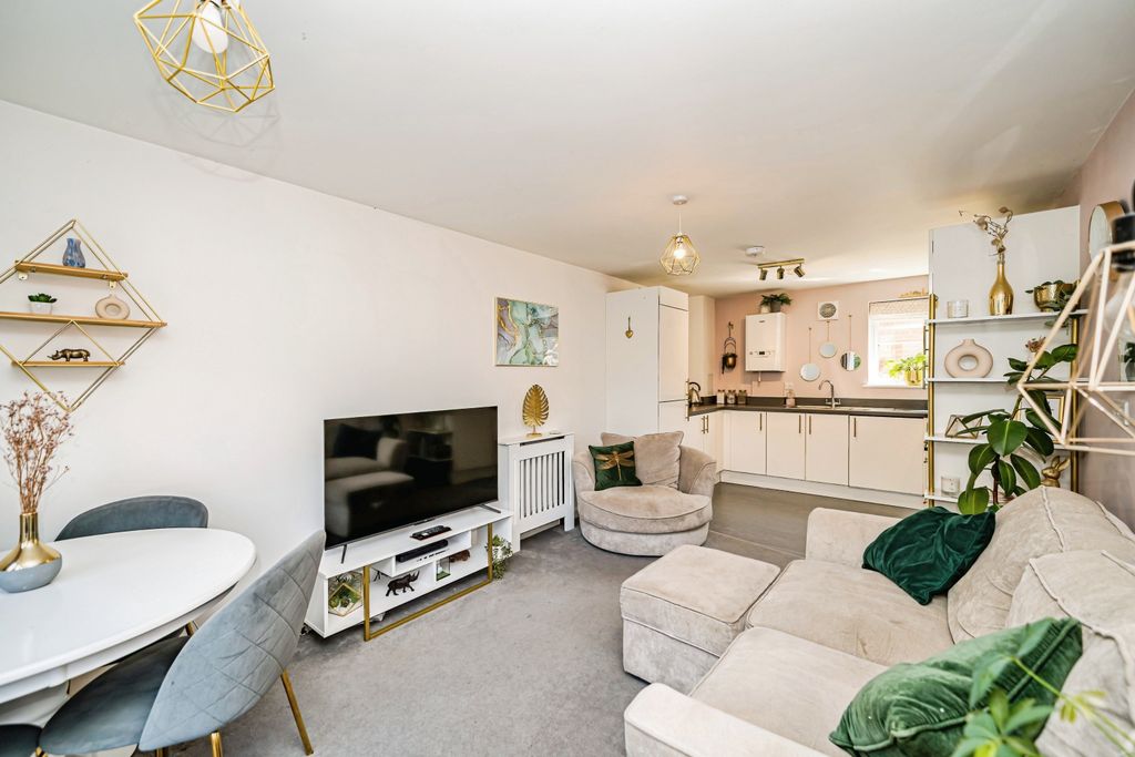 Property photo 2 of 16 41Applefield-1