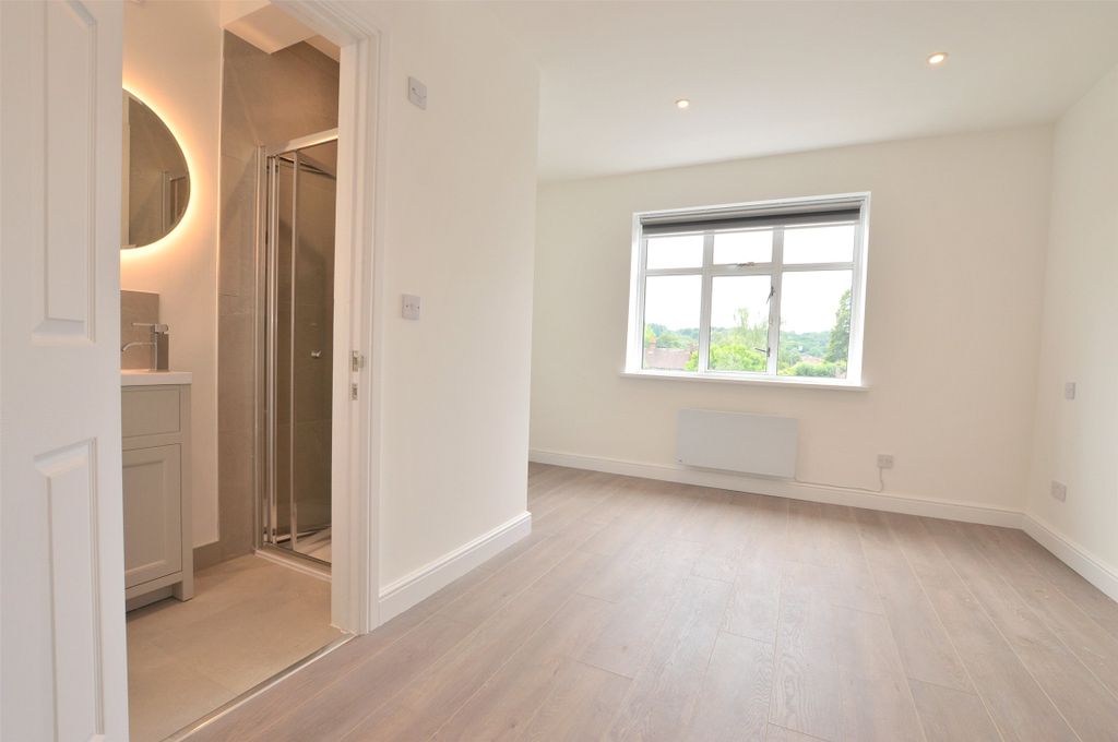 Property photo 2 of 11 Bedroom / Ensuite
