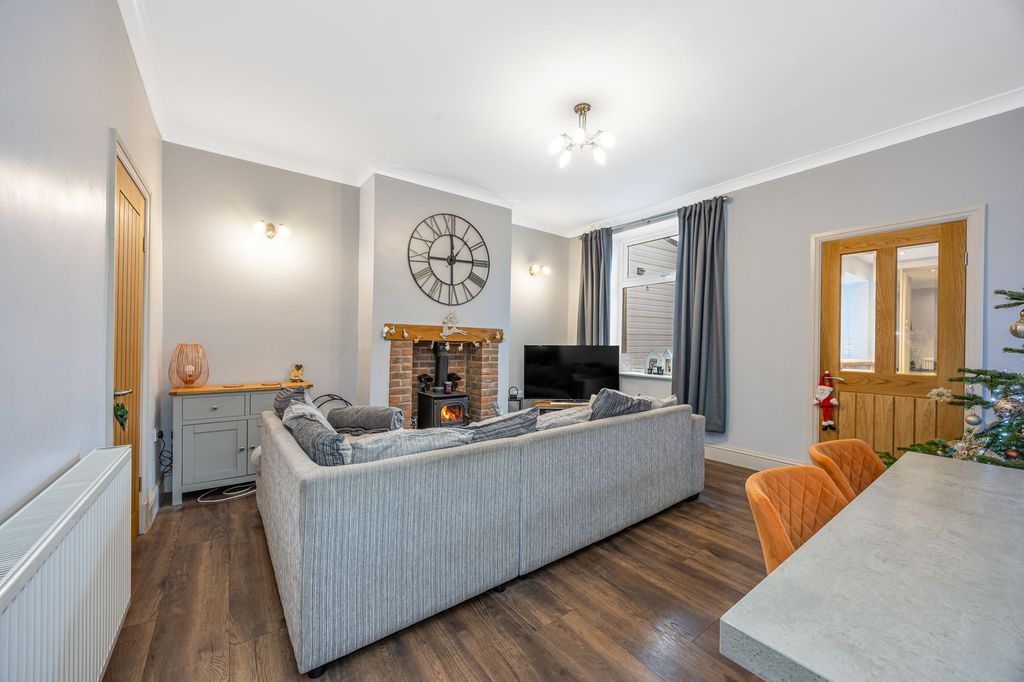 Property photo 2 of 25