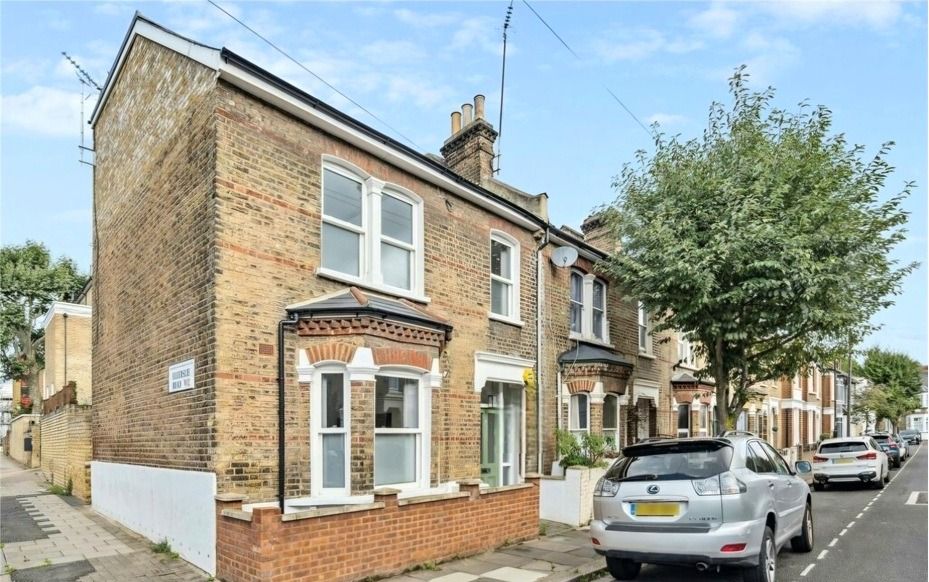 Property photo 1 of 17 Beautifully Extended Four-Bedroom Period Home €“ Chain Free