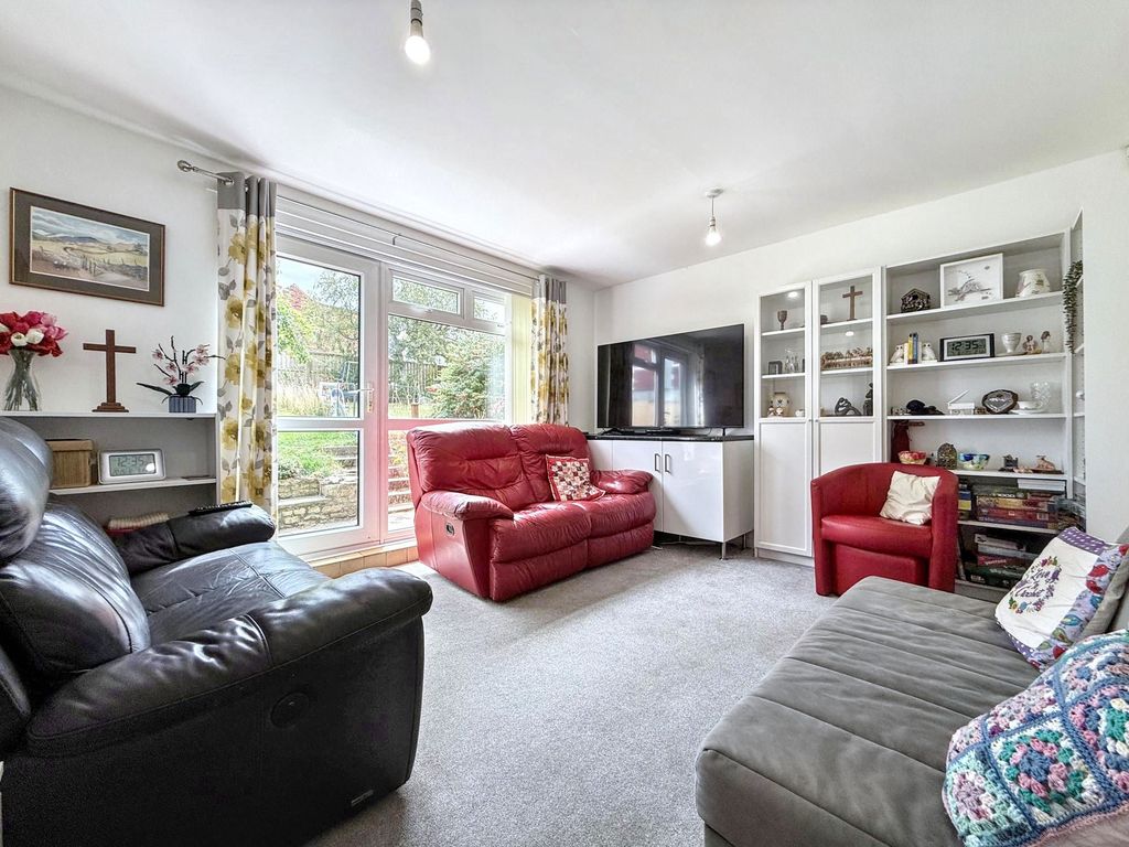 Property photo 3 of 33