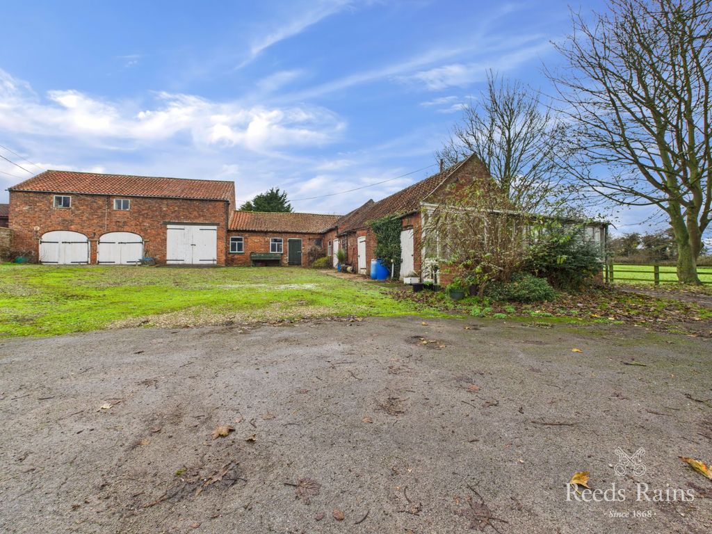 Property photo 3 of 39 Outbuildings