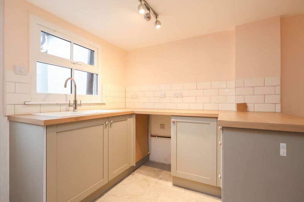 Property photo 2 of 16 Kitchen