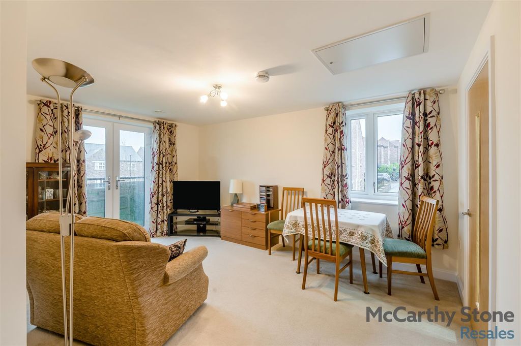 Property photo 2 of 20 8672506-Interior01.Jpg