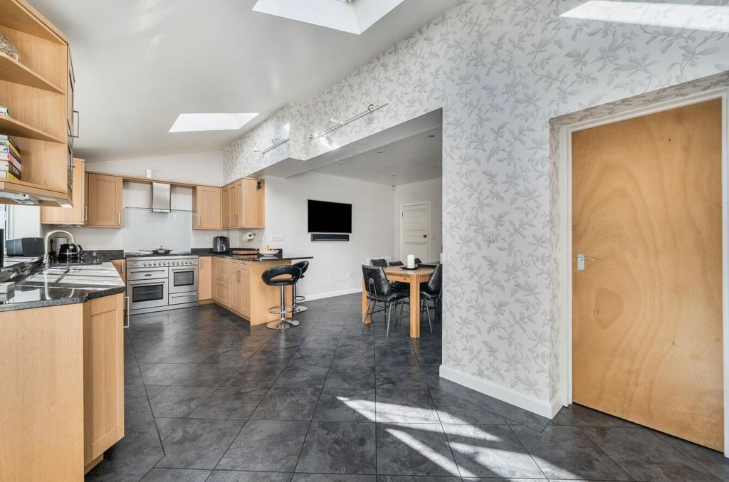 Additional image 9 of 5 bed detached house for saleWokingham Road, Crowthorne, Berkshire RG45