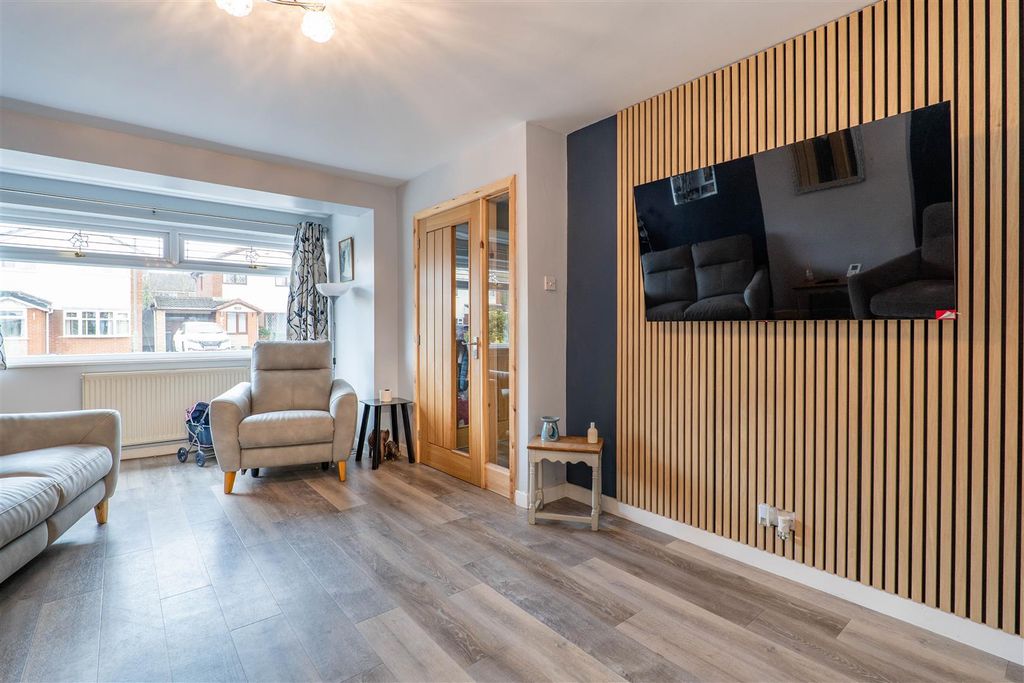 Property photo 2 of 29 Lounge