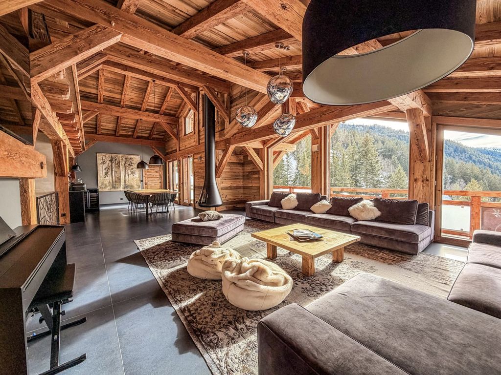 Property photo 2 of 26