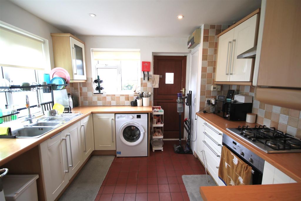 Property photo 3 of 25 Kitchen A.Jpg