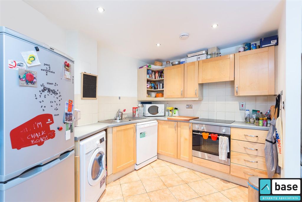 Property photo 2 of 10 Kitchen