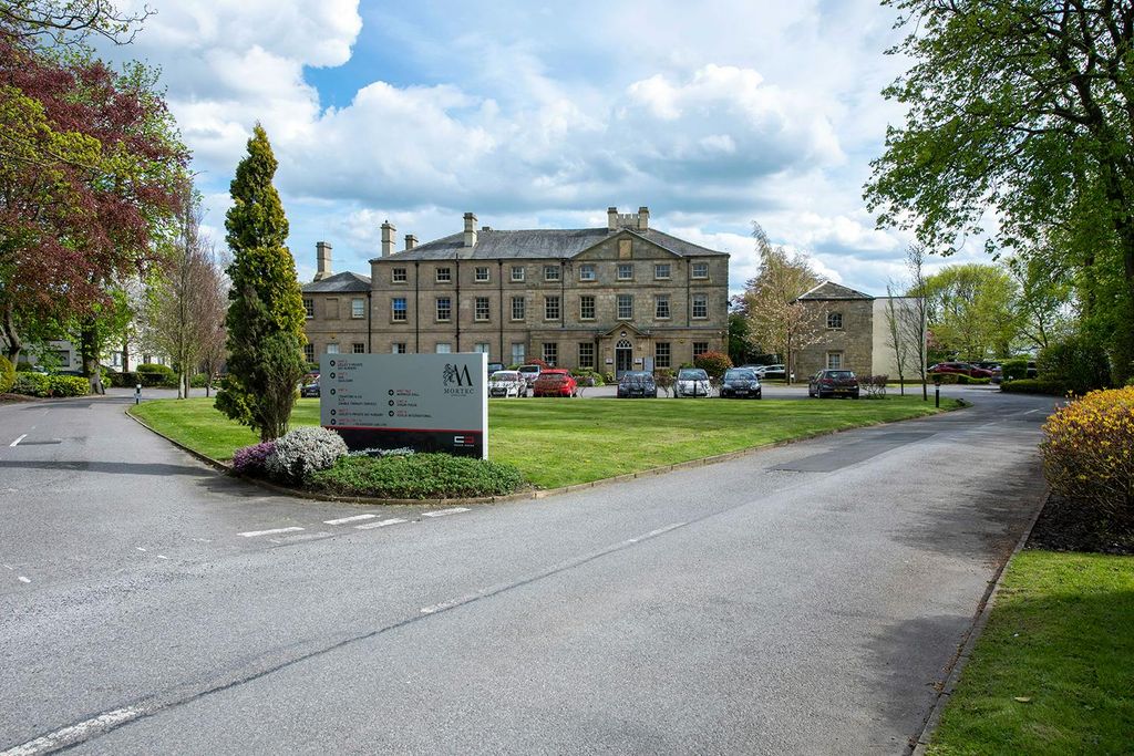 Property photo 3 of 6 Hall 4.Jpg