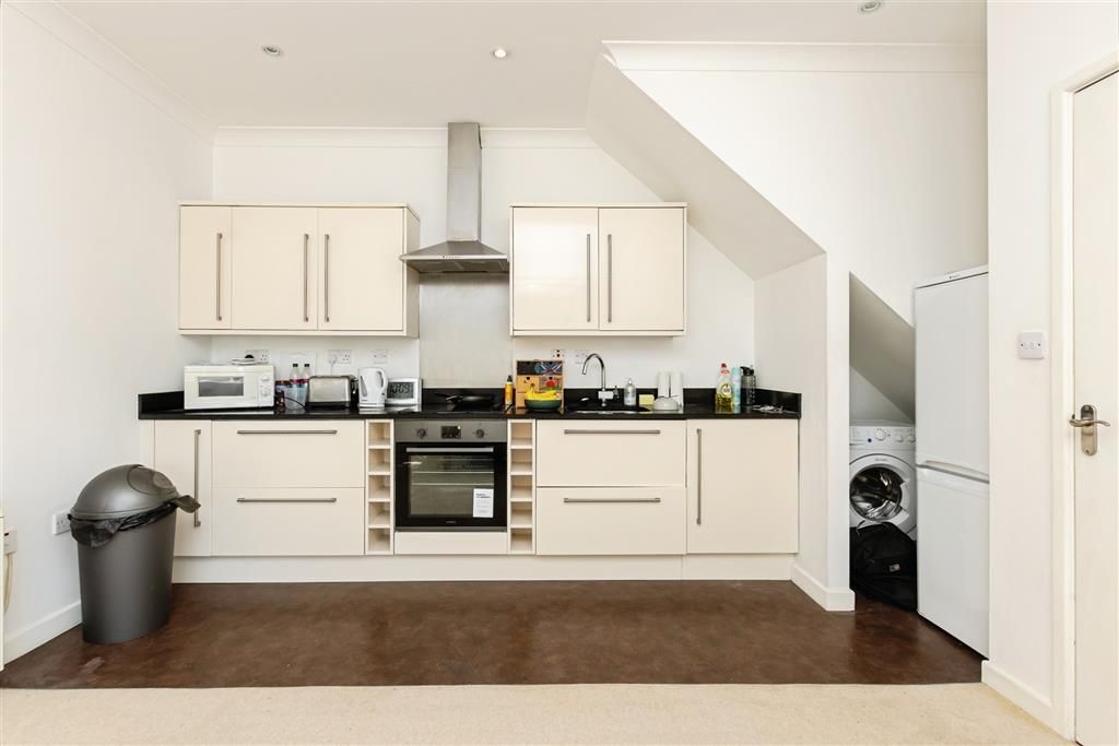 Property photo 2 of 18 Image