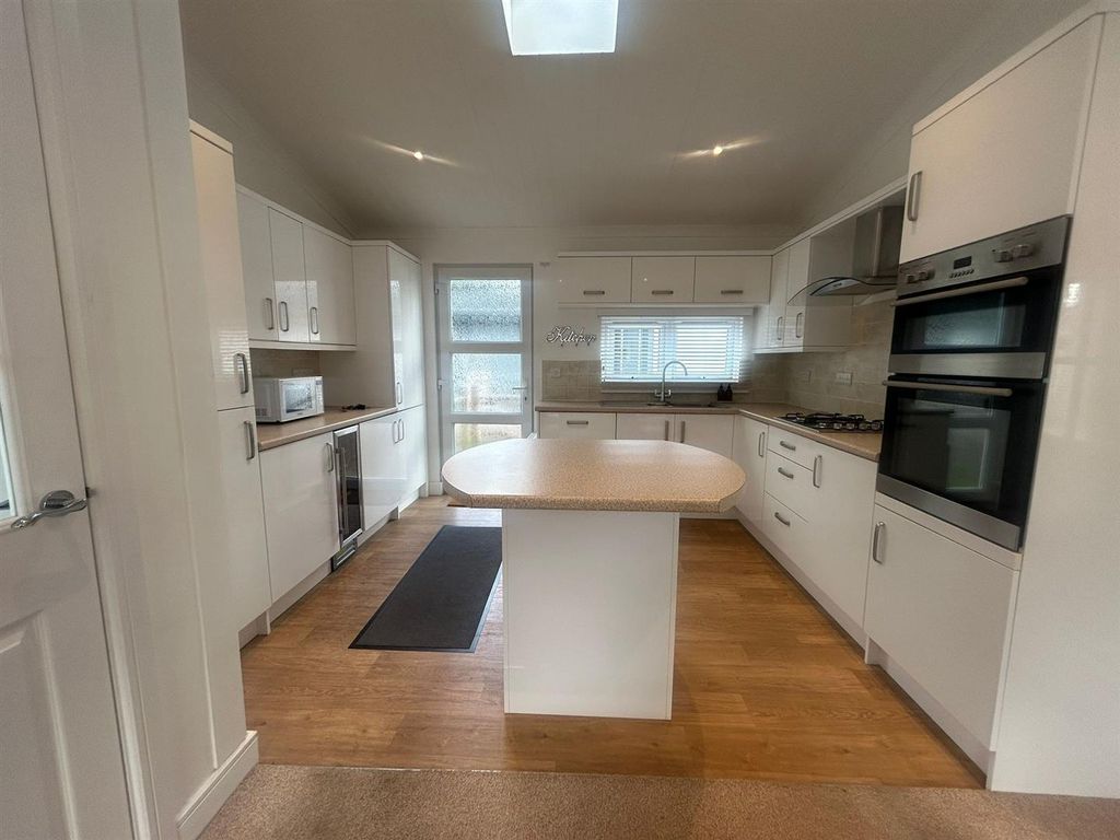 Property photo 2 of 13 New Kitchen 2.Jpg