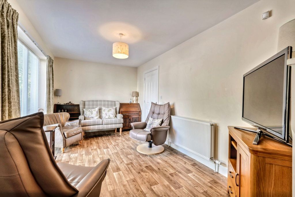 Property photo 2 of 13