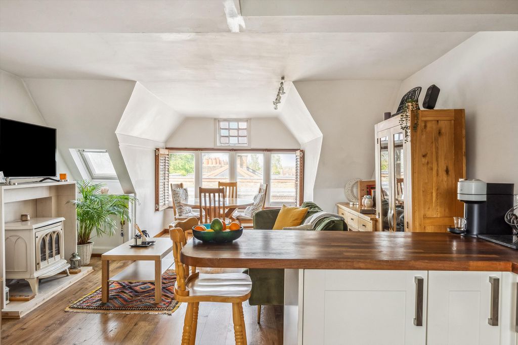 Property photo 2 of 11 Image