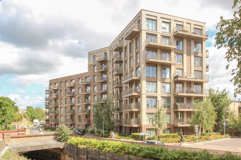 Property photo 1 of 9