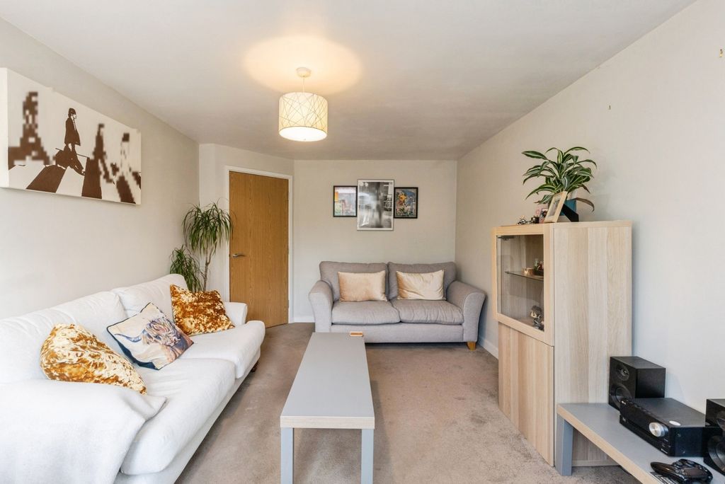 Property photo 3 of 15 Pbox-Img.Jpg