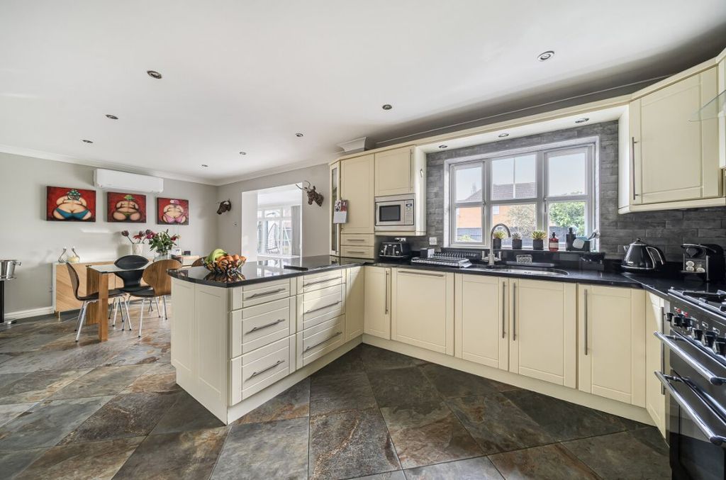 Property photo 2 of 21