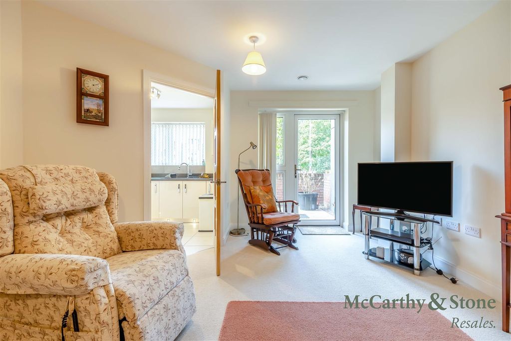 Property photo 3 of 20 8700349-Interior13.Jpg