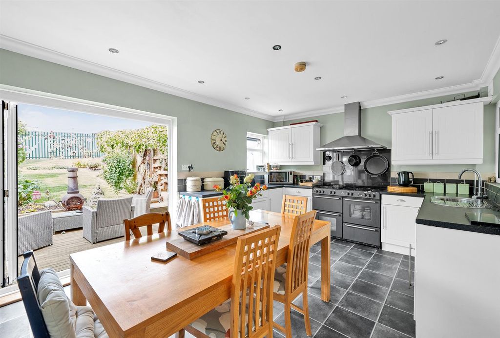 Property photo 1 of 17 Kitchen