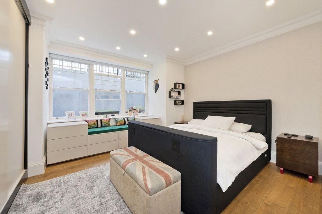 Property photo 3 of 17 Picture No. 02