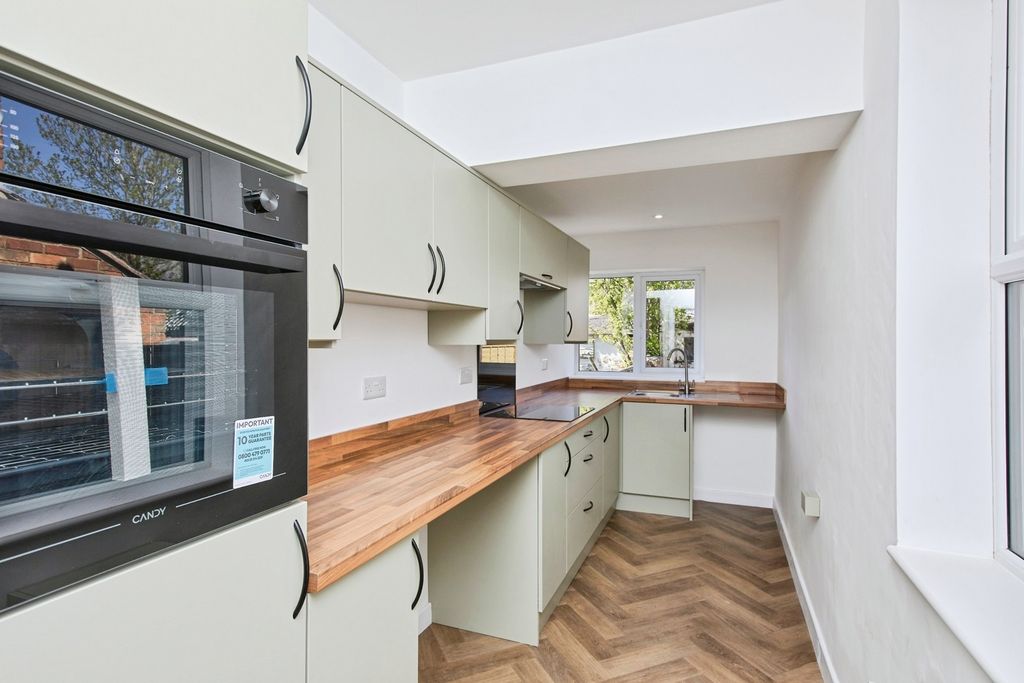 Property photo 2 of 18 Kitchen