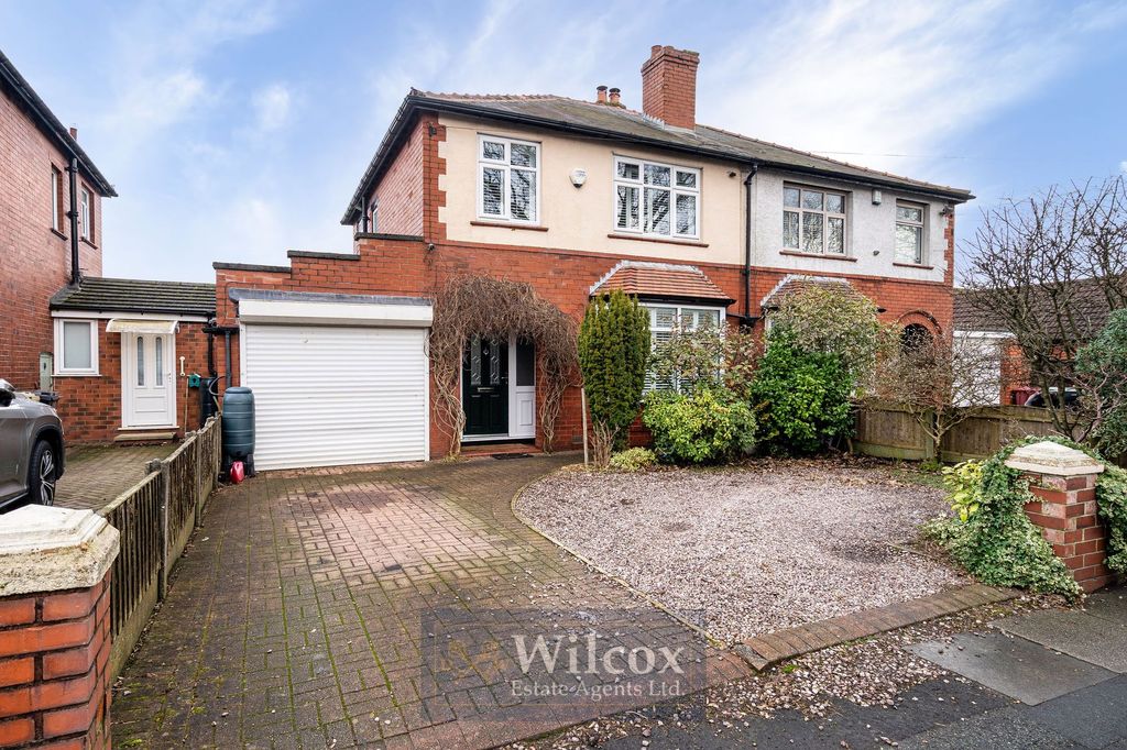 Property photo 1 of 32