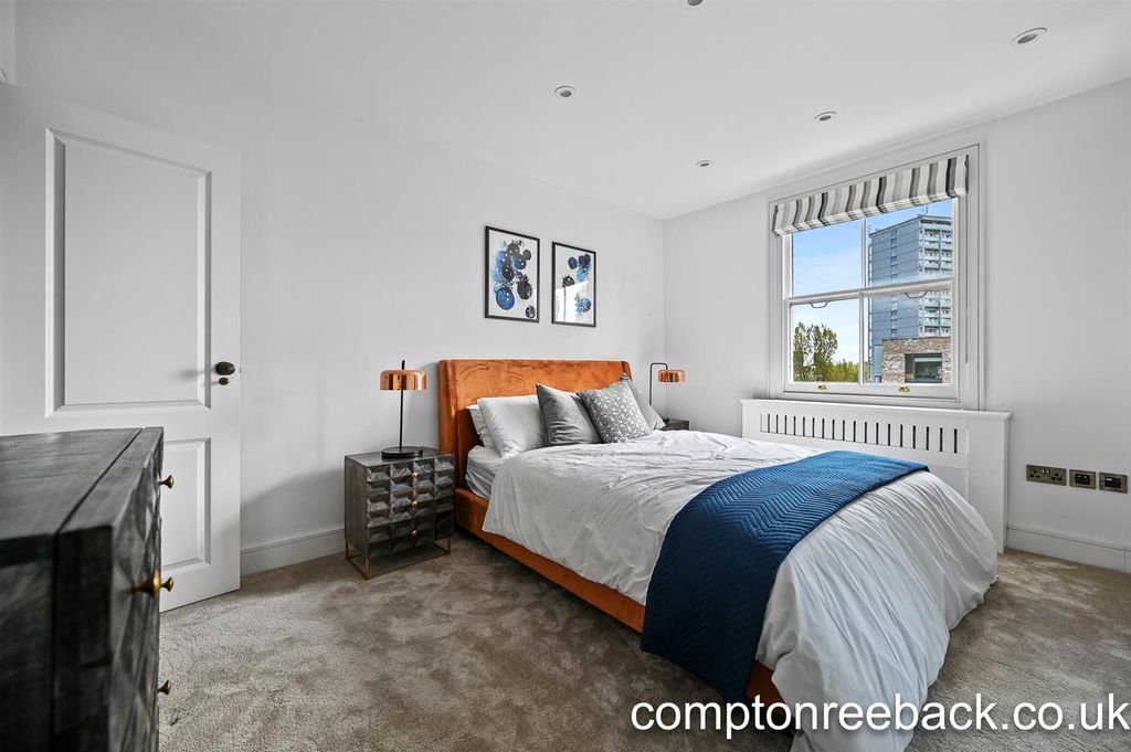 Property photo 2 of 9 Master Bedroom