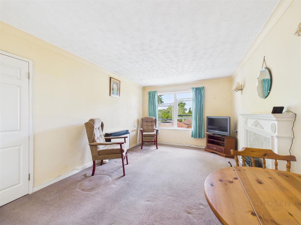 Property photo 3 of 12