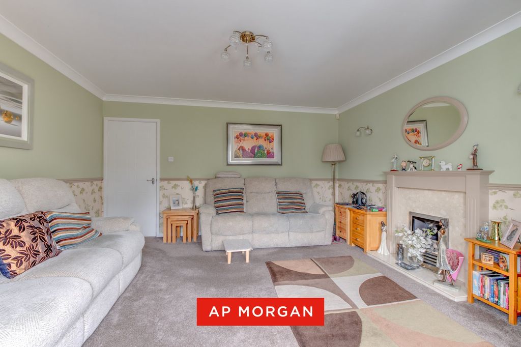 Property photo 3 of 19 Picture No. 12