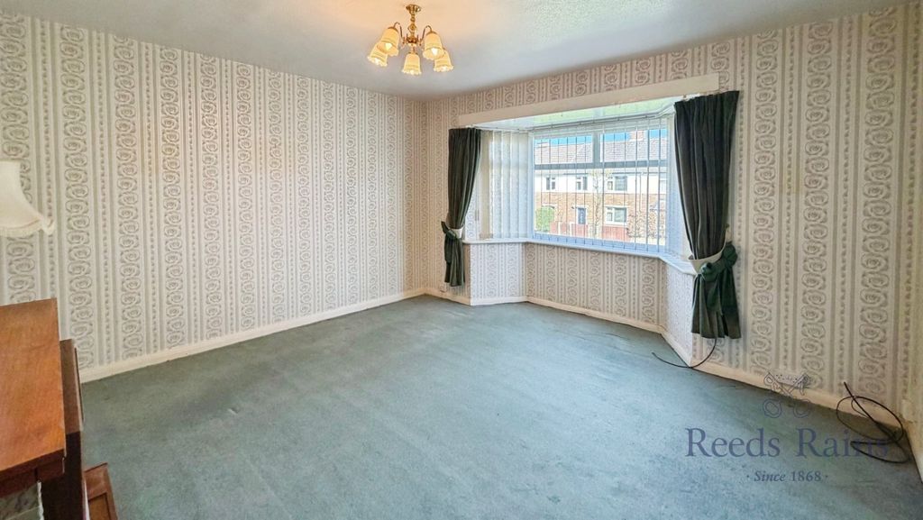 Property photo 2 of 16 Lounge