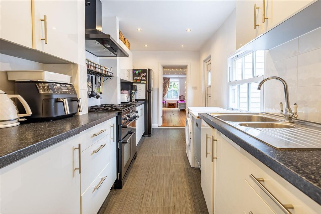 Property photo 3 of 20 197, Manor Road (6).Jpg