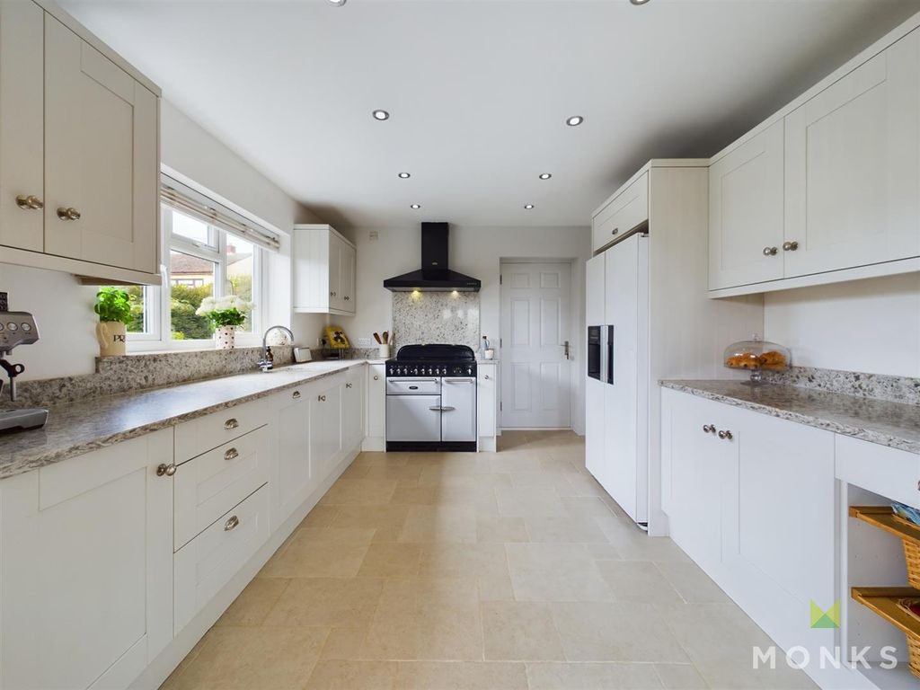 Property photo 3 of 29 Cam01420G0-Pr0312-Still011.Jpg