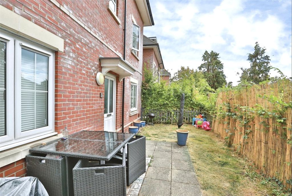 Property photo 2 of 19 Picture No. 24