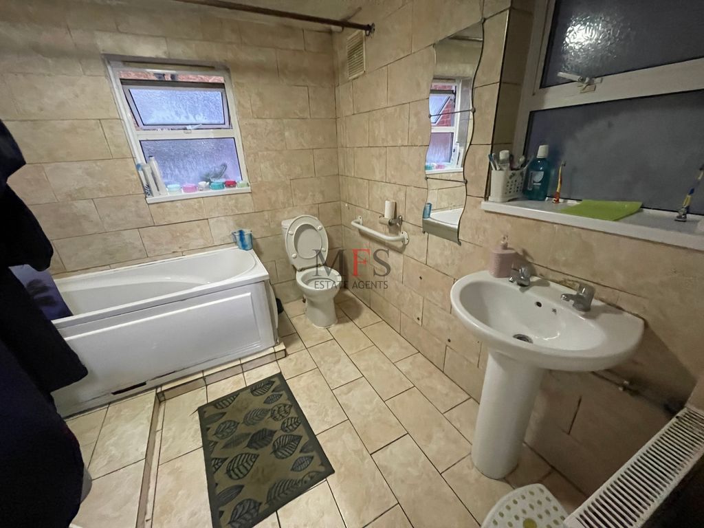 Property photo 3 of 7 Photo 4