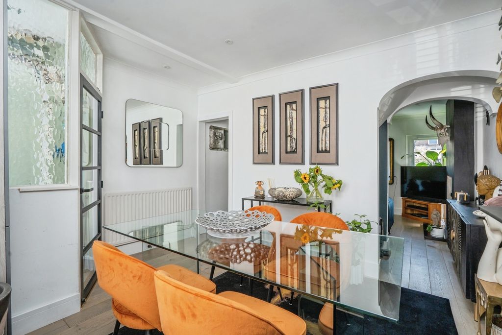 Property photo 3 of 20 Pbox-Img.Jpg