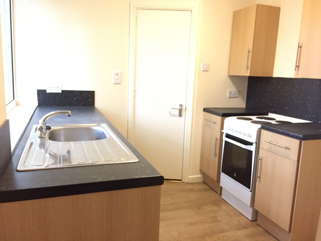 Property photo 2 of 8 Kitchen