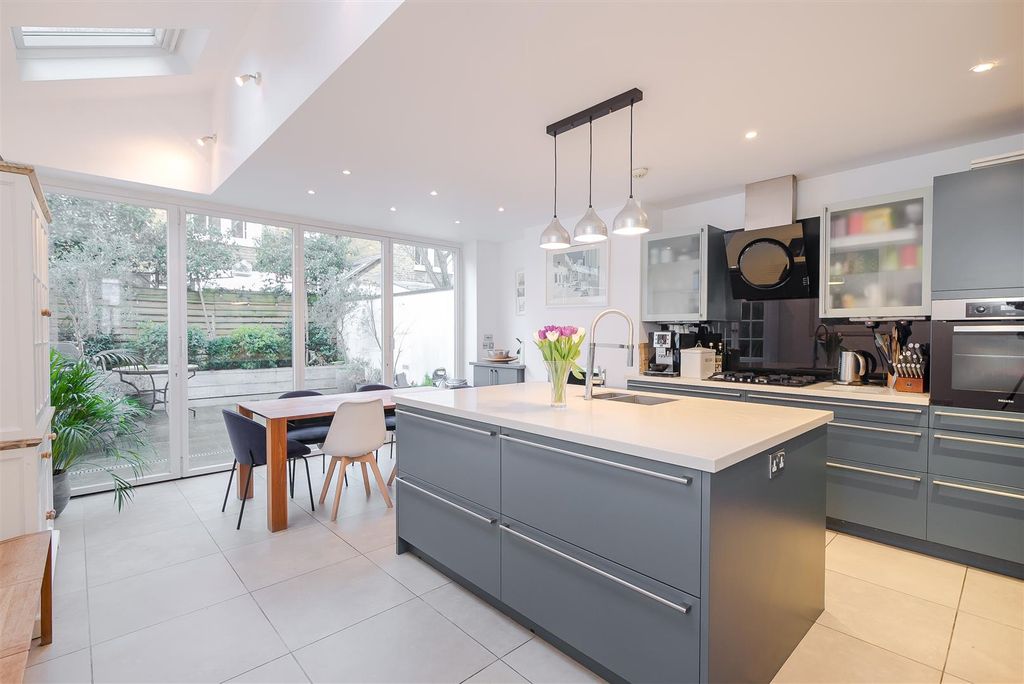 Property photo 3 of 14 4.Jpg