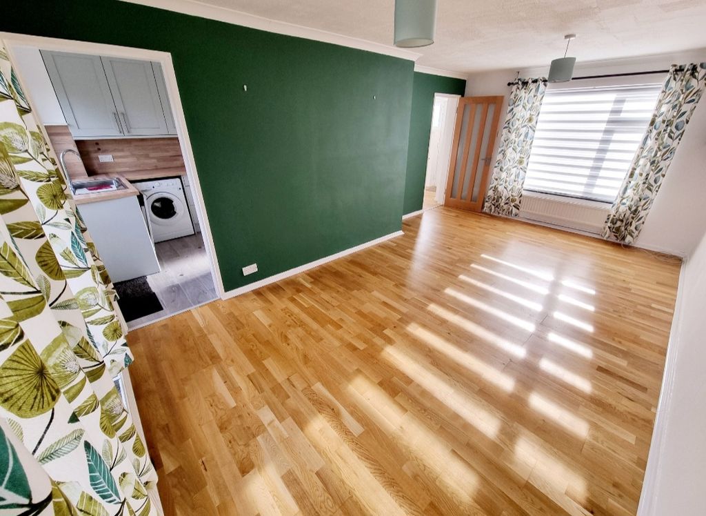 Property photo 3 of 11 Living Room