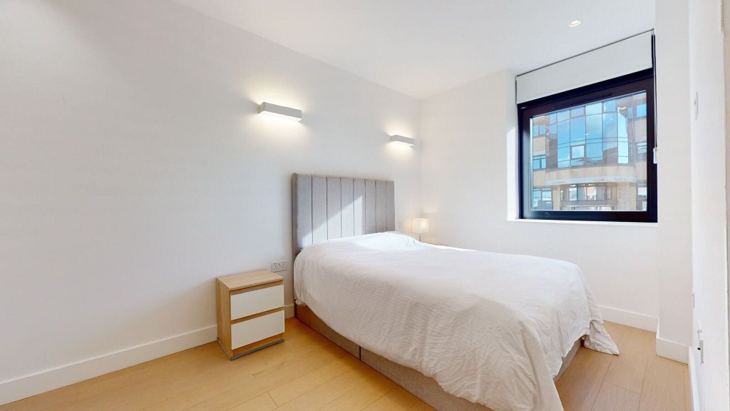 Property photo 3 of 10 Bedroom