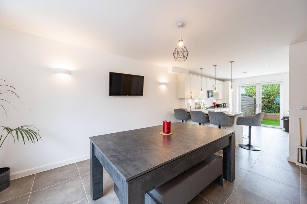Property photo 3 of 18 Kitchen/Dining Room